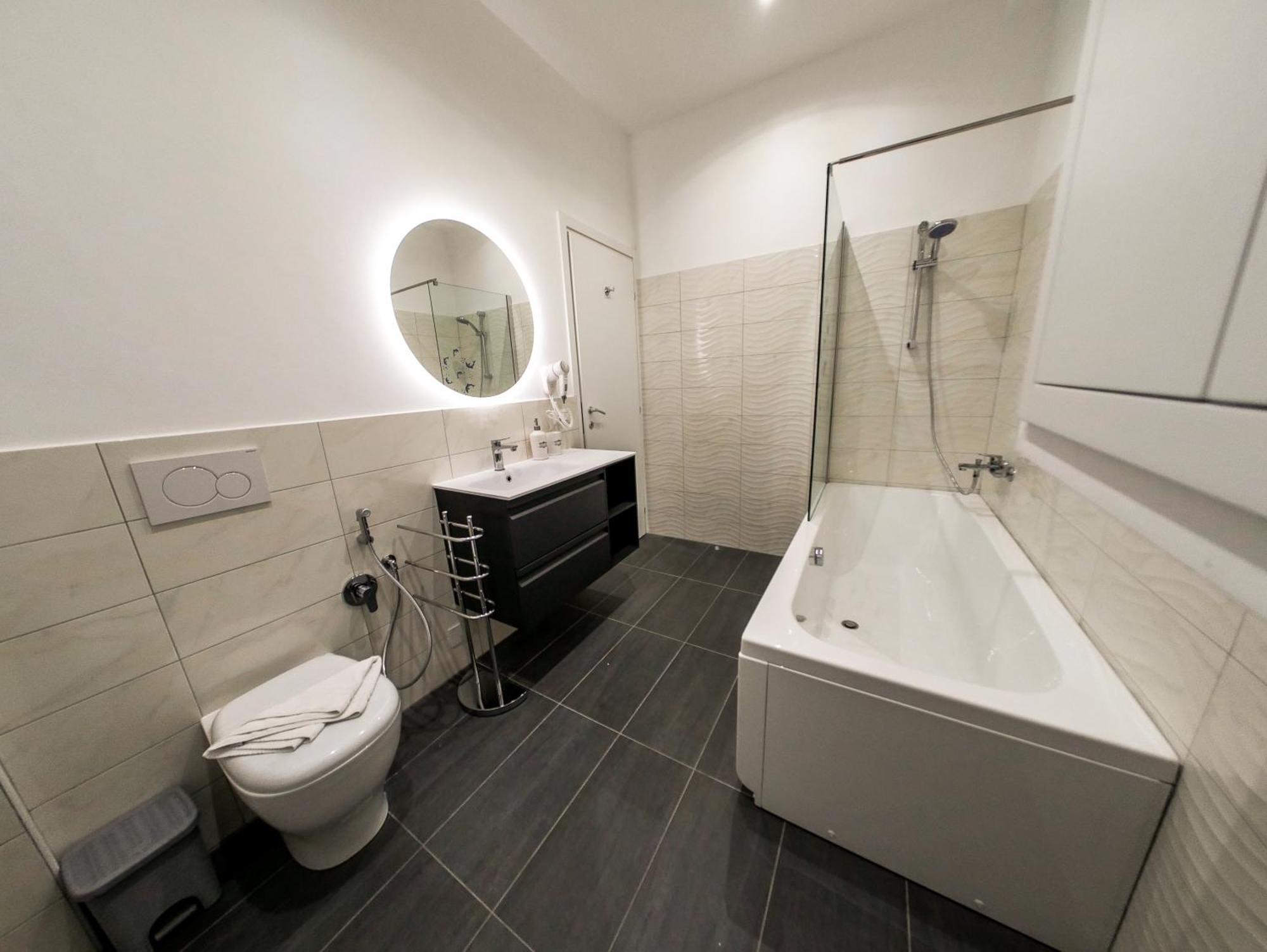 Chic Modern 2-bedroom Near Metro Rome