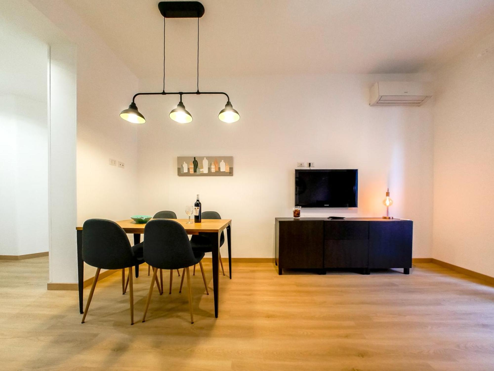 Apartamento Chic Modern 2-bedroom Near Metro